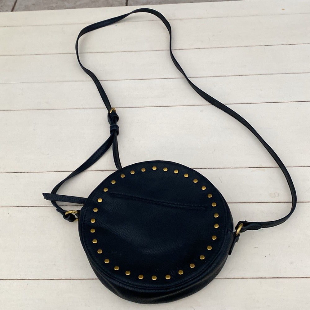 Universal Thread Round Shoulder Bag. Shoulder Str… - image 1